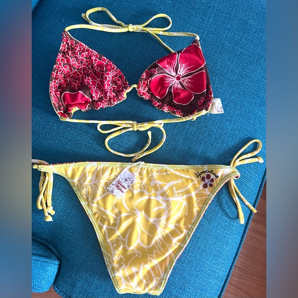 Beautiful RARE Hawaiian Reversable Bikini 👙 - Picture 5 of 7